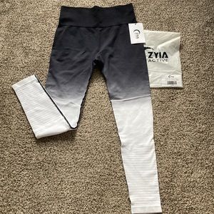 Zyia Active Ombré Seamless 7/8 legging Medium Black and White NWT